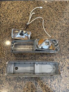 928.631.450.00 Bosch 1987-1995 Porsche 928 Right Fog Parking Light Assembly Parts Only See Note 928.631.450.00 Bosch 1987-1995 Porsche 928 Right Fog Parking Light Assembly Parts Only See Note