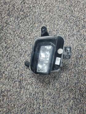 23422145 Cadillac 16-18 Ct6 Front Left Fog Lamp Oem