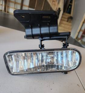 32009 Cadillac 2002 Escalade Lh Driver Left Fog Light Foglight Oem Housing And Mount