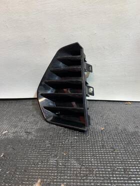 84155438 Cadillac 2019-2022 Xt4 Front Bumper Trim Cover Right Broken Tab Oem