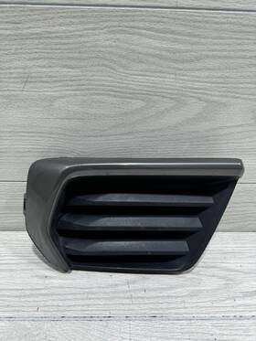 84461437 Chevrolet 2021 2022 Colorado Front Rh Foglight Cover Passenger Side Oem