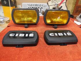 95-20-02i Cibie Early 95i Amber Fog Lamps Pair . Complete With Bulbs And Covers. Genuine Nos