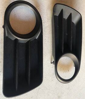 2679h949c Ford Fd9807a 2002-05 Explorer Set Of Fog Light Bezel Rh Lh