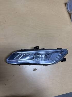 Hs73-15a254-ab Ford 2017-2018 Oem Fusion Passenger Fog Light Assembly - Hs7315a254ab