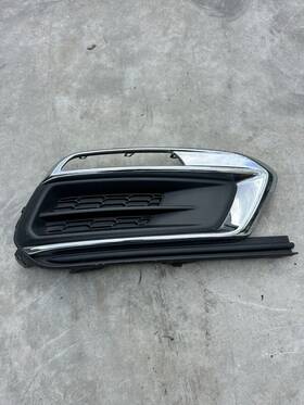 345001 Gm 15-16 Chevy Cruze Rh Passenger Fog Drl Light Cover Bumper Bezel Trim Oem