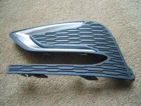 84092783 Gm 16 17 18 Chevy Cruze Left Fog Light Close Out Cover Bezel Drivers Side 2016 2018