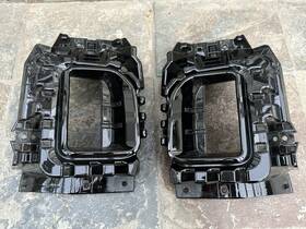 84973680 Gm Glossy Fog Lamp Bezels Set L R Fits 2024 2025 Chevy Silverado 2500 3500
