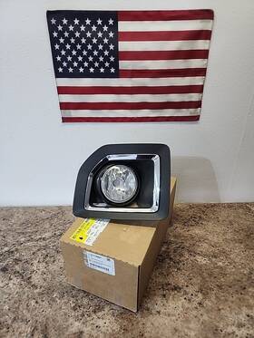 23178897 Gmc 2015 - 2018 Left Fog Light And Bezel Sierra 2500 3500 Oem Nice