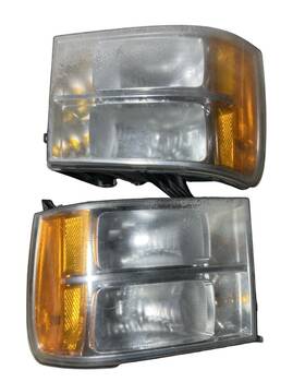 25799194 Gmc 07.5-10 Pair Front Headlights 3500 Sierra Hd With Fog Lights Used