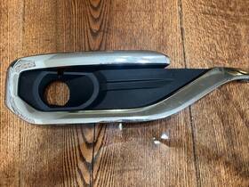 84693621 Gmc 2017 2018 2019 Acadia Right Front Fog Lamp Bezel Hole Cover Trim