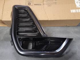 84904729 Gmc 2023 Acadia Fog Light Bezel With Black Chrome Trim Passeng Right Side