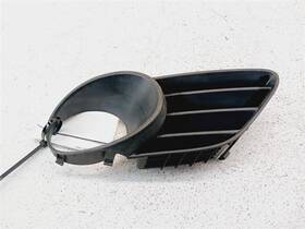 62256-at502 Infiniti 116.in1w05 05-06 Q45 Front Passenger Fog Lamp Grille/bezel Oem
