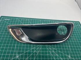 68143087ab Jeep Grand Cherokee 2015 Front Right Bumper Fog Lamp Bezel Used. C12