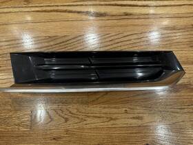 84122901 Oem Cadillac Ct6 2017 2018 Genuine Gm Front Right Side Fog Lamp Bezel