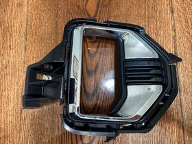 84938720 Oem 2021 2022 Gmc Canyon Right Fog Light Bezel Trim