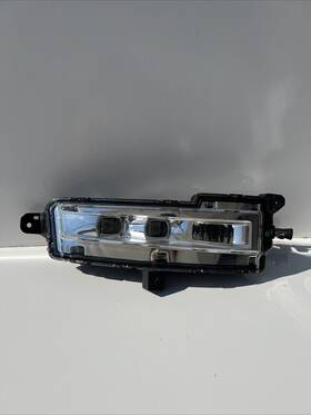 Pt00058037c Rivian 2022-2024 R1s R1t Front Rh Fog Light Led Oem