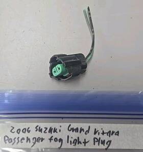 35500-63j01-000 Suzuki 2006 Grand Vitara Passenger Fog Light Plug 89204002