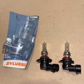 27415 Sylvania Halogen Bulb Hb3 9005 Lot Of 2 Working