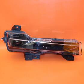 1077390-00-e Tesla Model 3 Fog Light Right 2018 2019 2020 2021 2022 2023 2 Pin