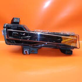1077390-00-f Tesla Model 3 Fog Light Right 2017 2018 2019 2020 2021 2022 2 Pin