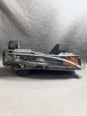 1621195-00-b Tesla 2021-2023 Model S X Plaid Right Passenger Fog/ Daytime Runing Light Oem