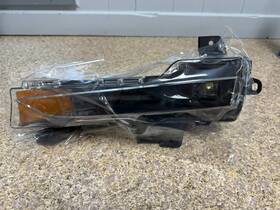 P1077389-00-f Tesla Model 3 Y Left Driver Fog Light 2017 2018 2019 2020 2021 2022 2023