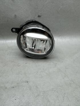 48-150r Toyota 2015 -2019 Land Cruiser Right Passenger Led Fog Light Oem Damaged
