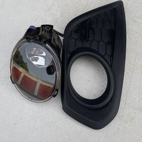 30796681 Volvo 2010-2013 C30 Right Passenger Side Fog Light With Bumper Bezel Trim Panel