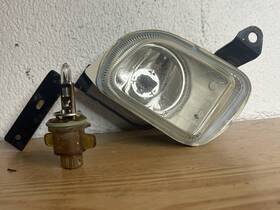 9151785 Volvo 1998 V70 Driver Side Fog Lamp Assembly With Bracket Used Oem