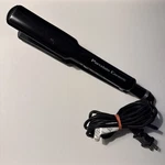 Babyliss Pro BP9561 Porcelain Ceramic 2 Straightening Iron. Fixed Price $27.50.